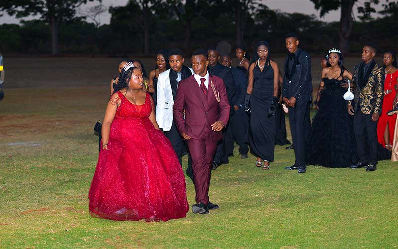 Students before dinner 